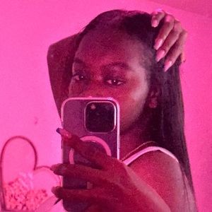 Meet your Posher, Amina